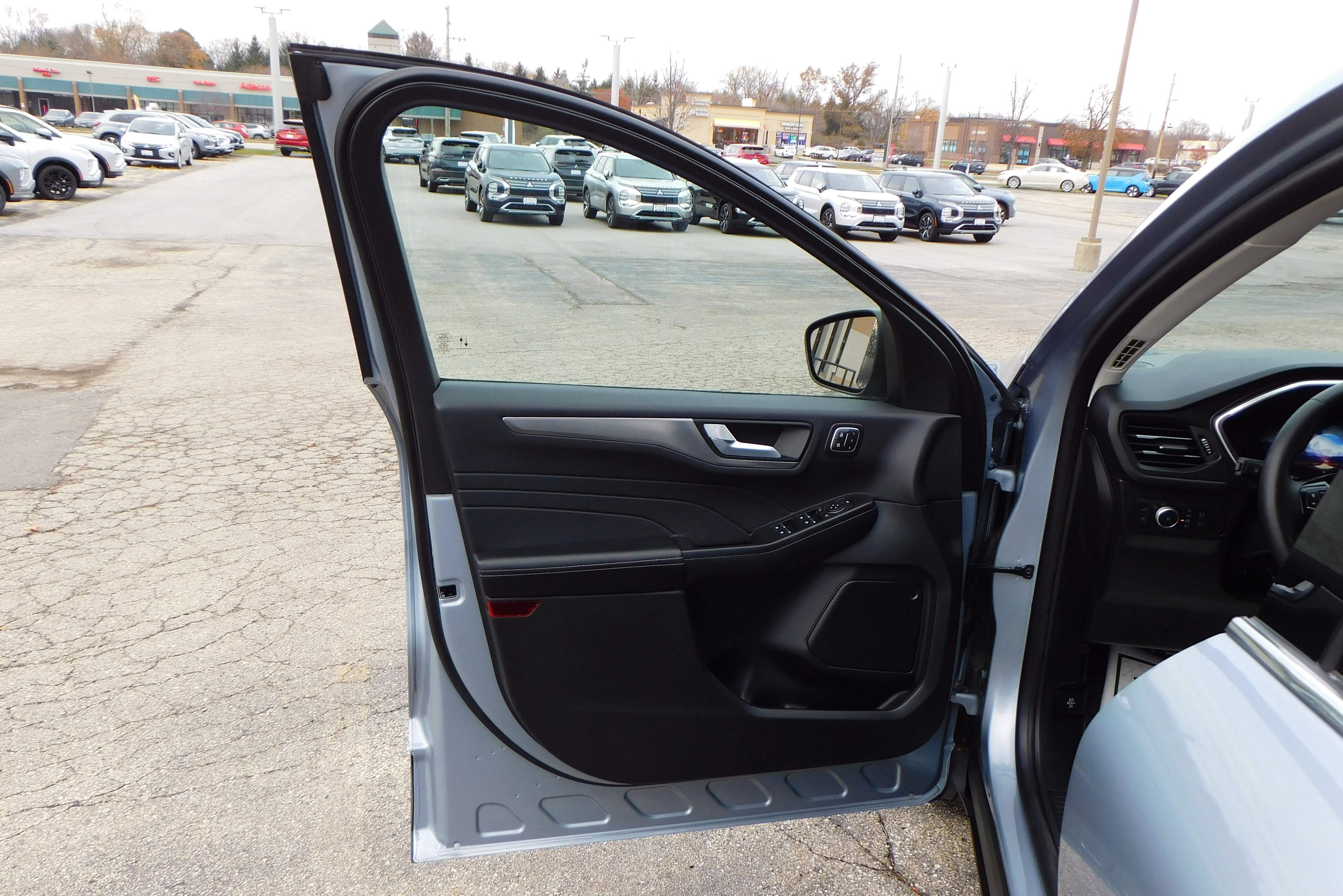 Used 2022 Ford Escape Titanium image 12