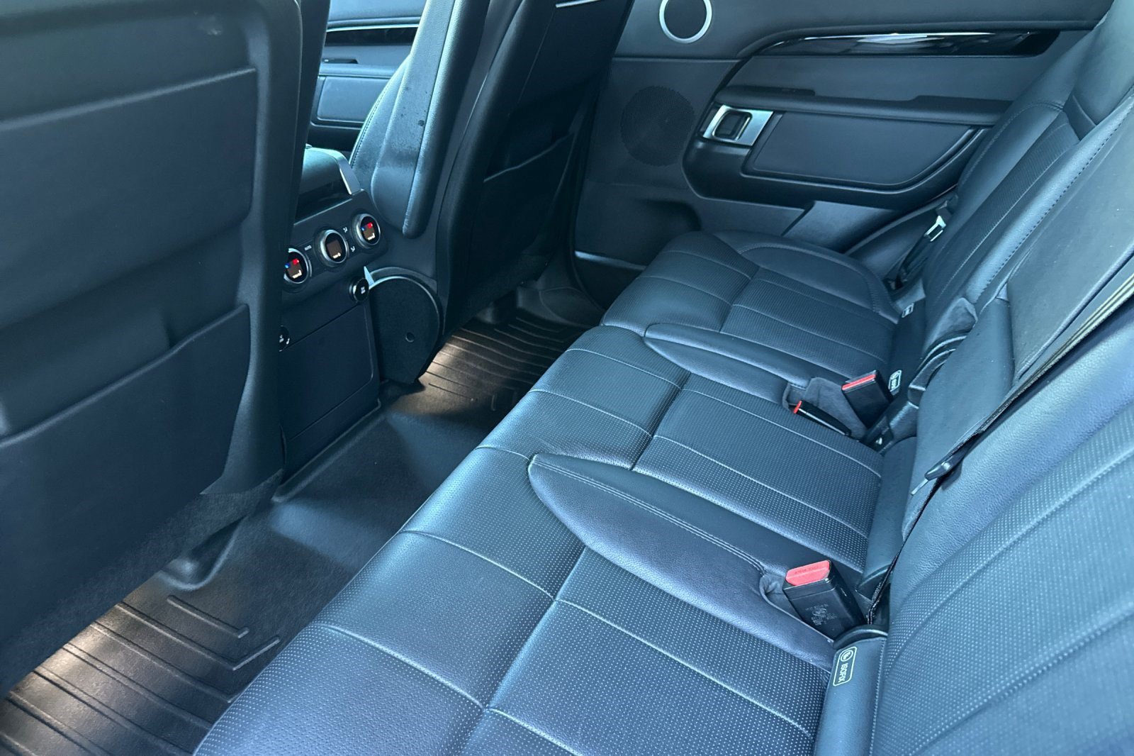 Used 2019 Land Rover Discovery SE AWD/4WD image 27
