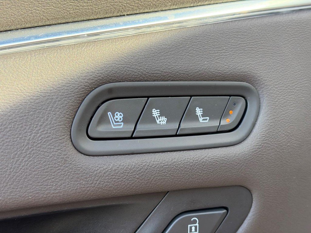 Certified 2023 Cadillac Escalade Premium Luxury AWD/4WD image 20