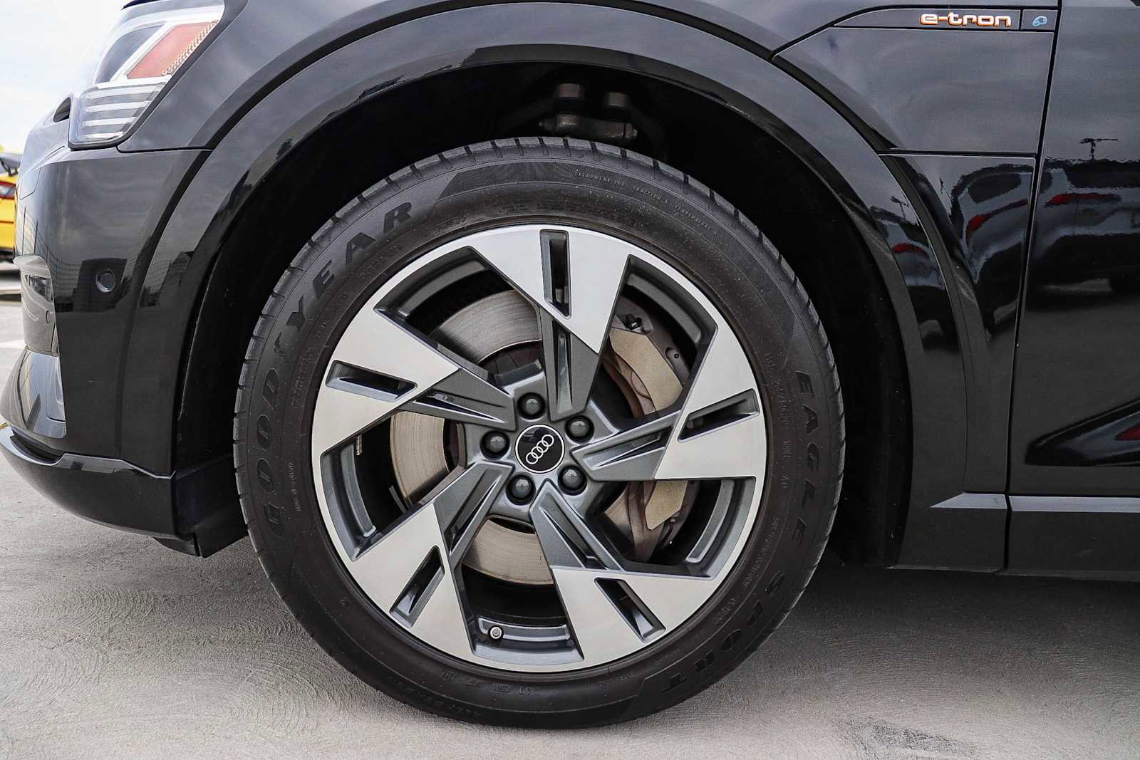 Used 2023 Audi e-tron Premium w/ Convenience Plus Package image 14