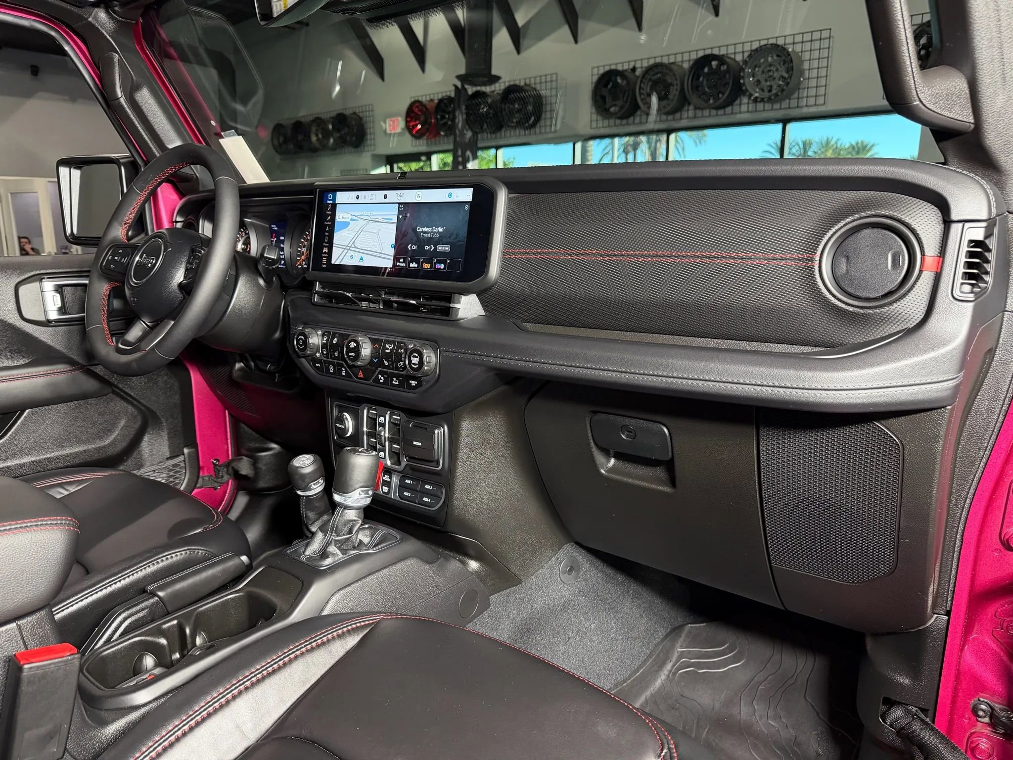 Used 2024 Jeep Gladiator Rubicon AWD/4WD image 18