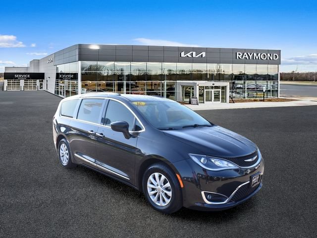Used 2018 Chrysler Pacifica Touring-L Plus FWD image 1
