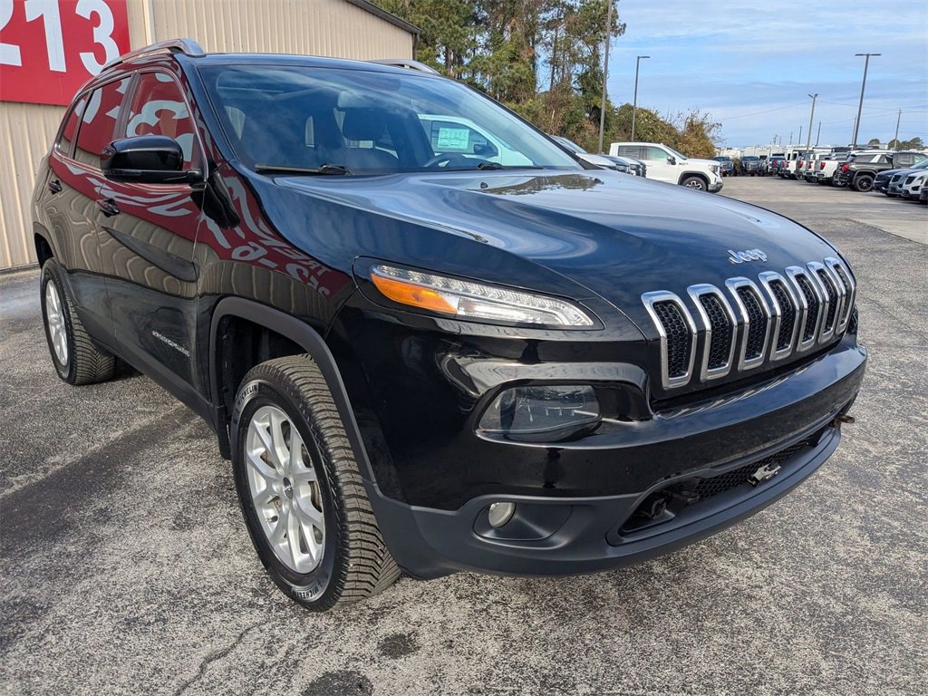 Used 2017 Jeep Cherokee Latitude w/ Safety/Convenience Group image 7