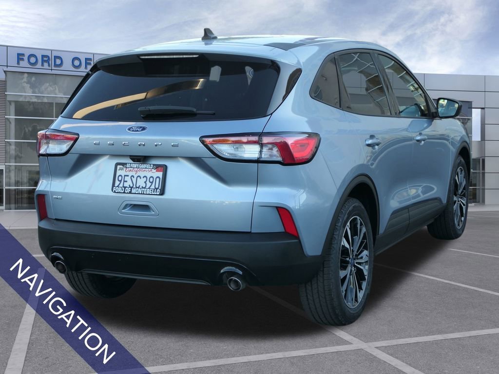 Used 2022 Ford Escape SE w/ SE Sport Appearance Package image 4