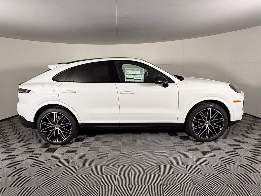 Certified 2025 Porsche Cayenne Coupe image 8