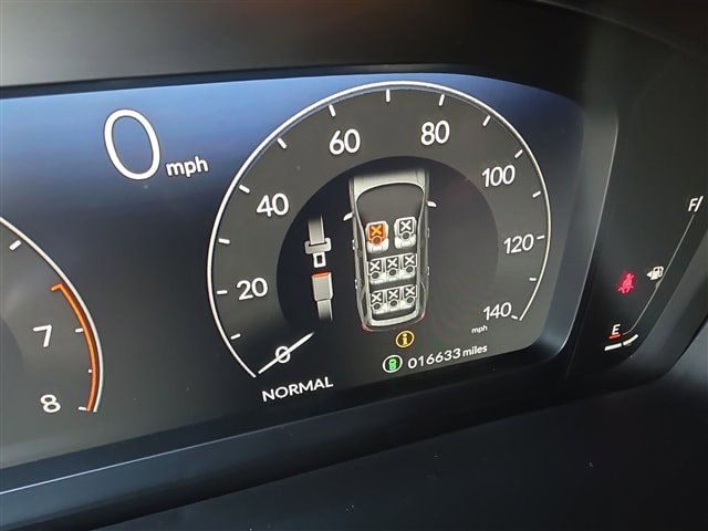 Used 2025 Honda Pilot Black Edition image 10