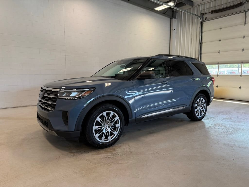 Certified 2025 Ford Explorer Active w/ Active Comfort Package AWD/4WD image 3