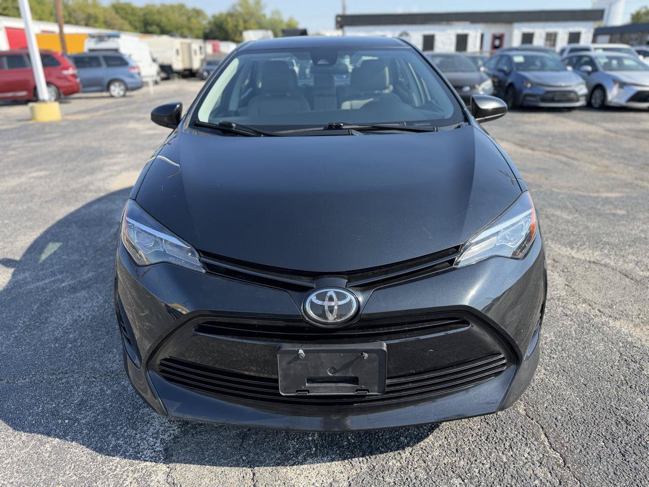 Used 2018 Toyota Corolla LE FWD image 2