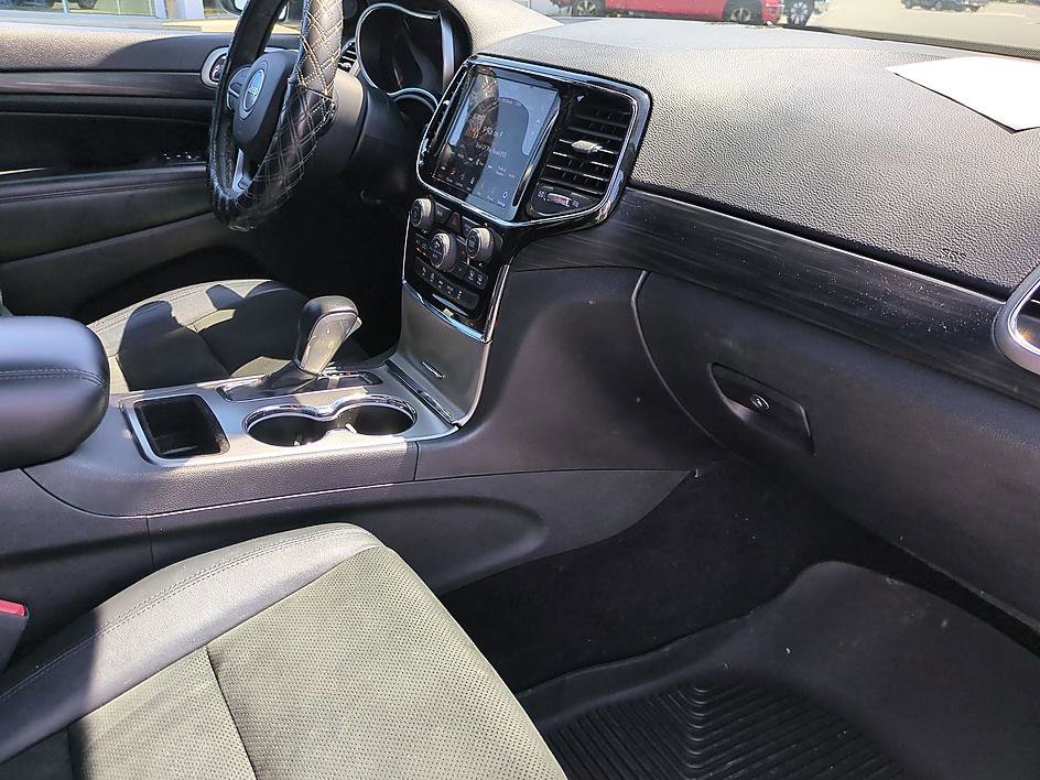 Used 2020 Jeep Grand Cherokee Altitude AWD/4WD image 38