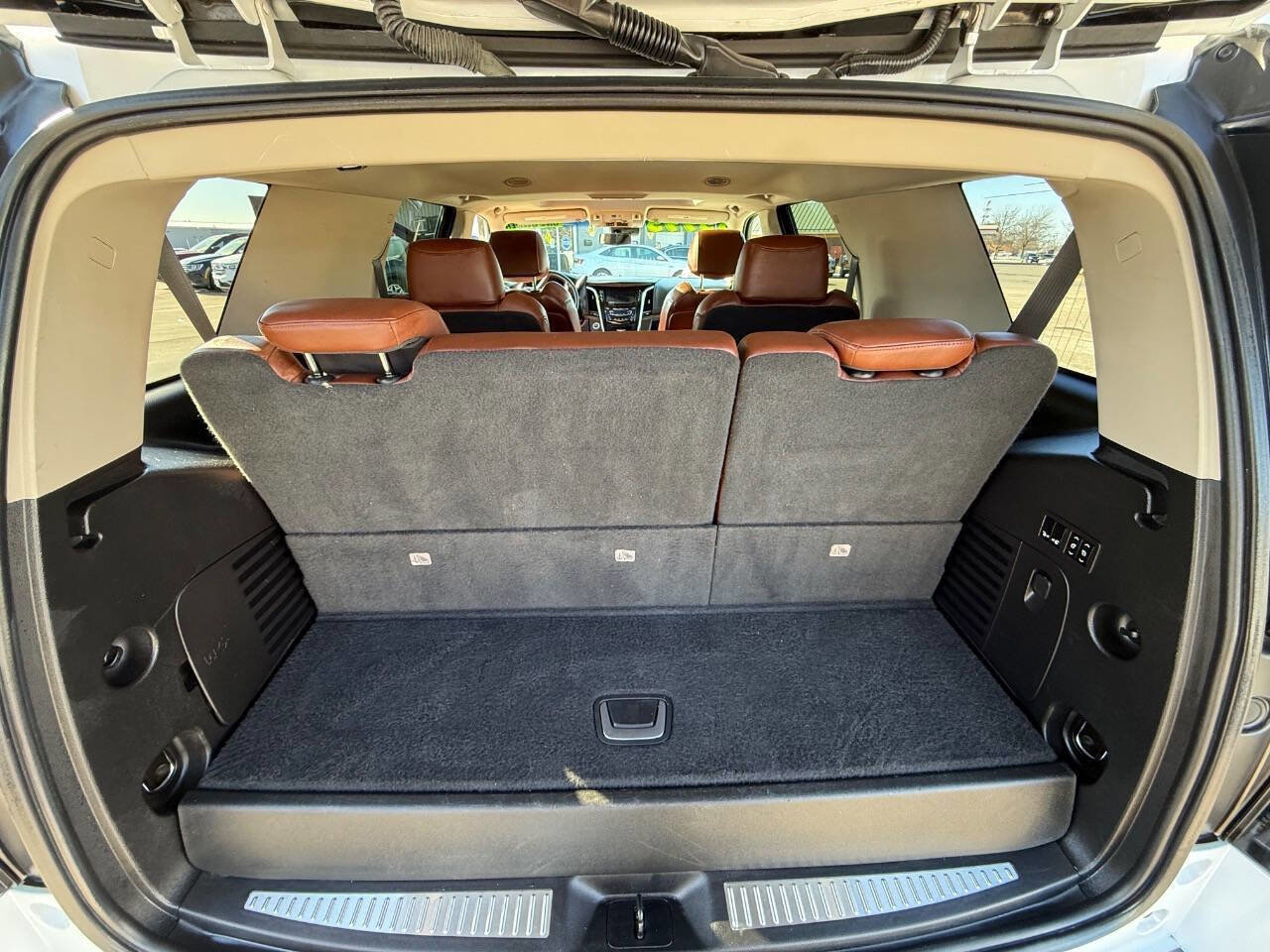 Used 2019 Cadillac Escalade Luxury image 17