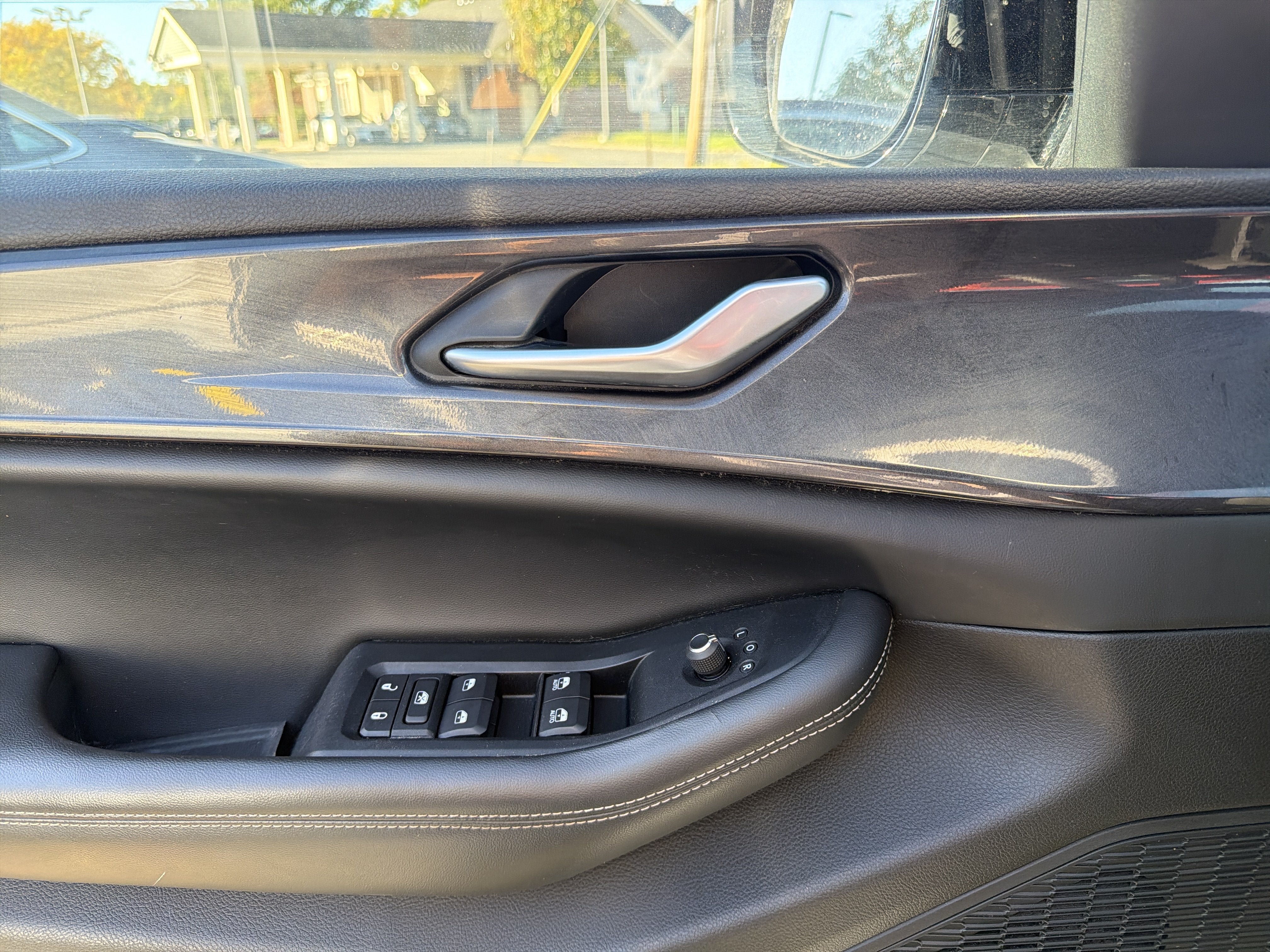 Used 2023 Jeep Grand Cherokee L Laredo AWD/4WD image 14