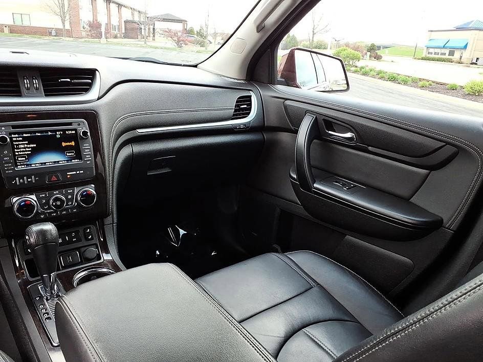 Used 2017 Chevrolet Traverse LT image 23