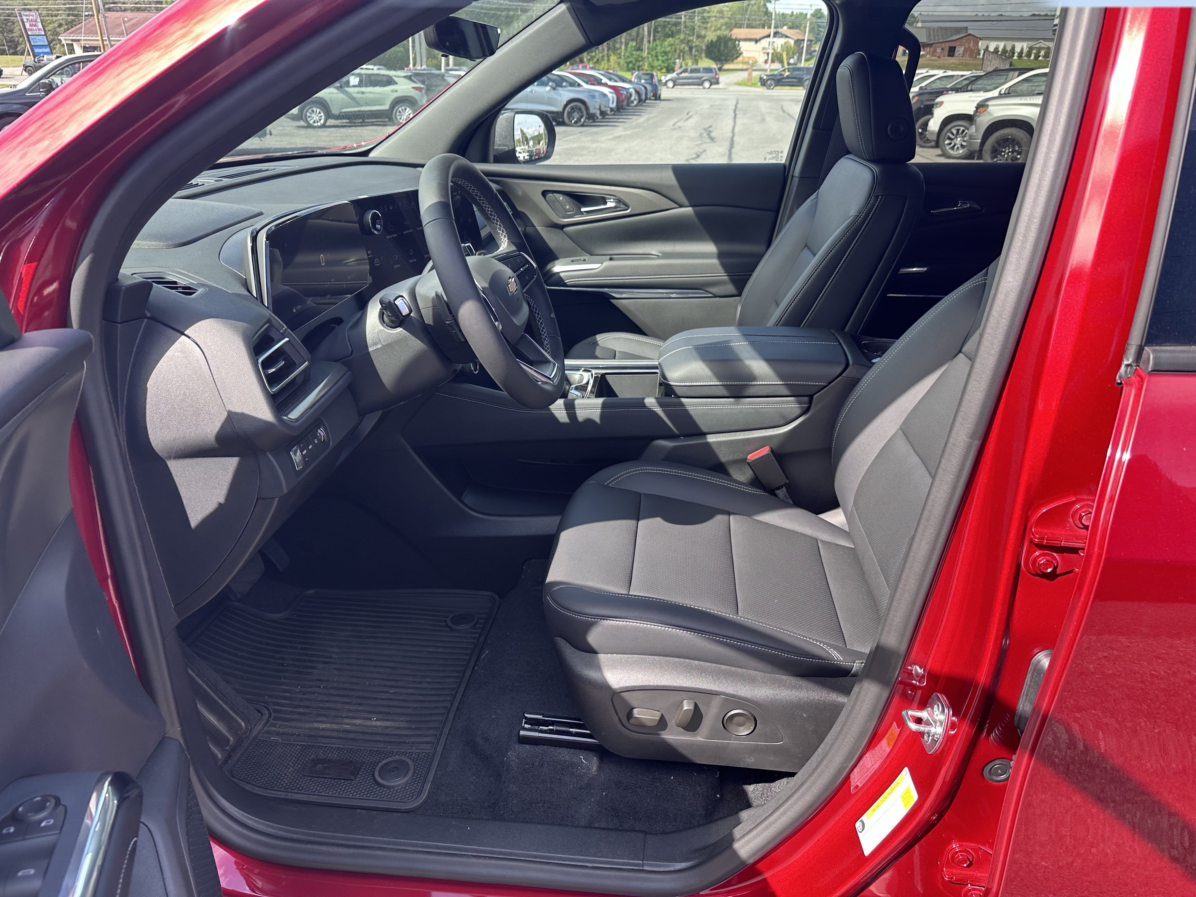 New 2026 Chevrolet Traverse LT w/ Driver Confidence Package AWD/4WD image 9