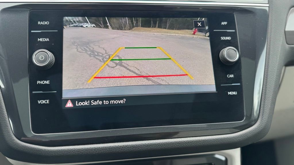 Used 2023 Volkswagen Tiguan SE R-Line image 11