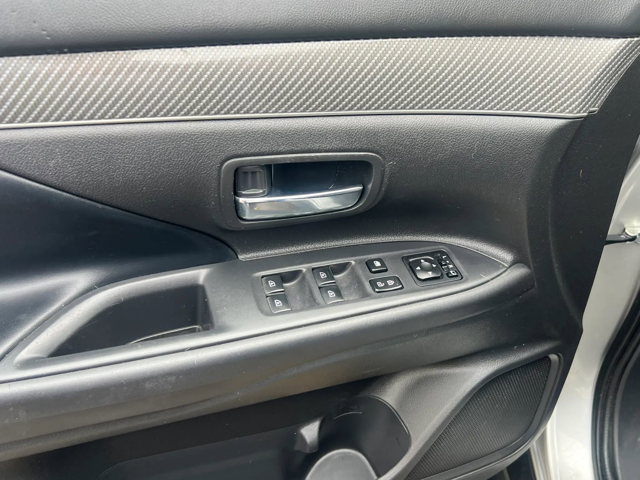 Used 2019 Mitsubishi Outlander SEL image 12