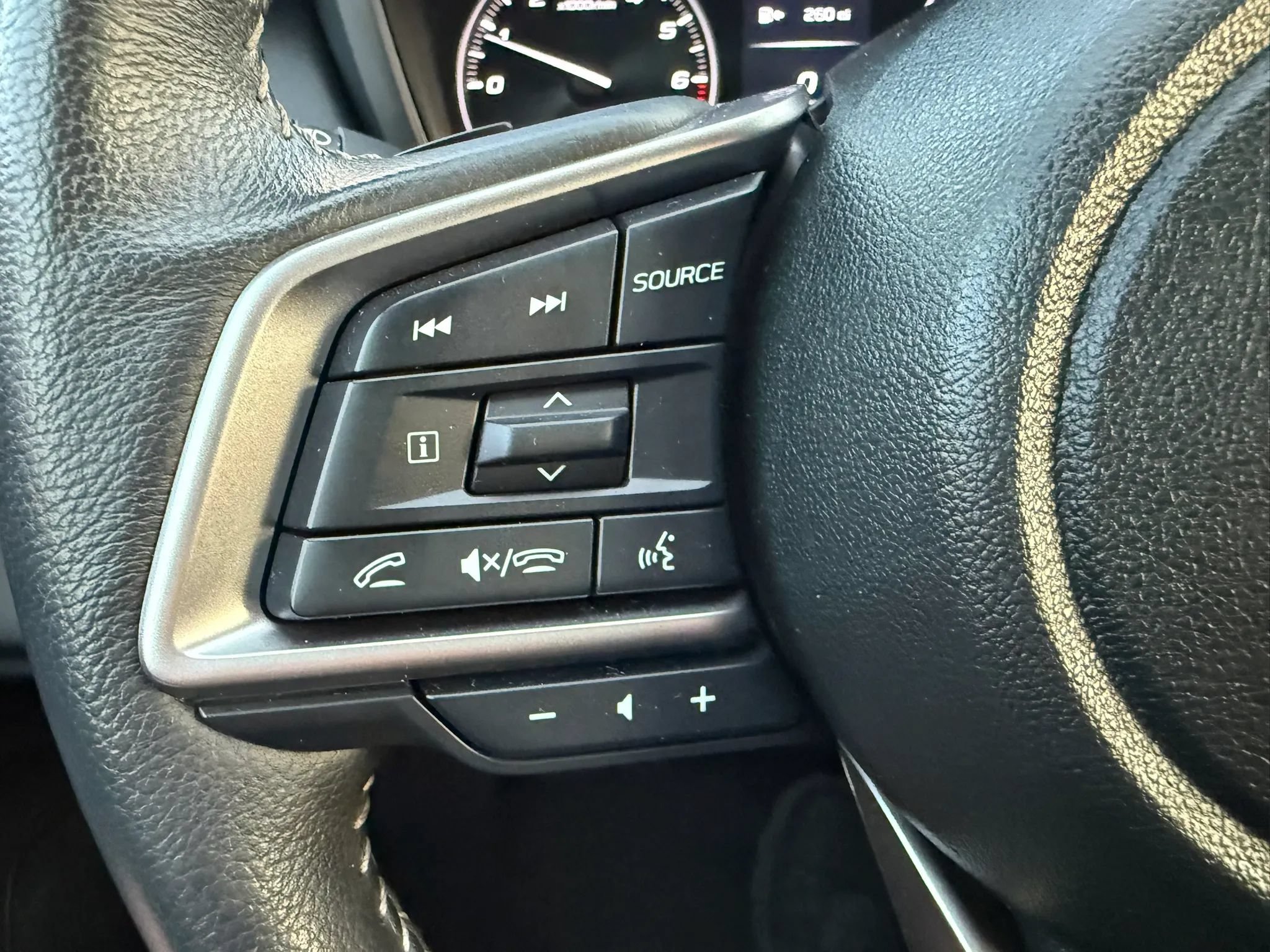 Used 2025 Subaru Outback Limited AWD/4WD image 25
