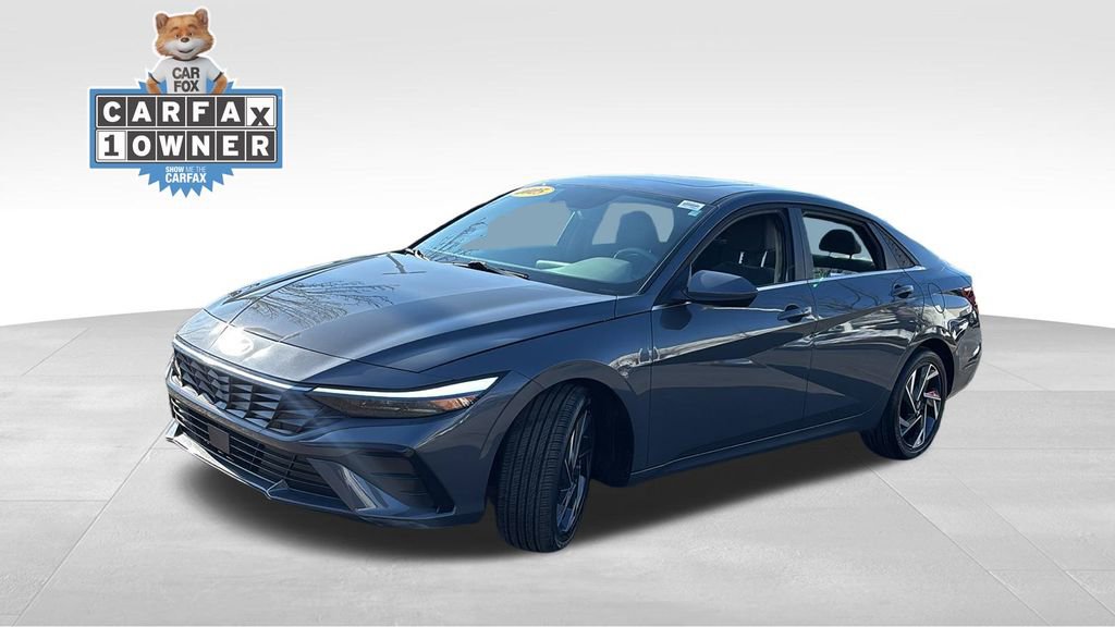 Used 2025 Hyundai Elantra SEL image 3