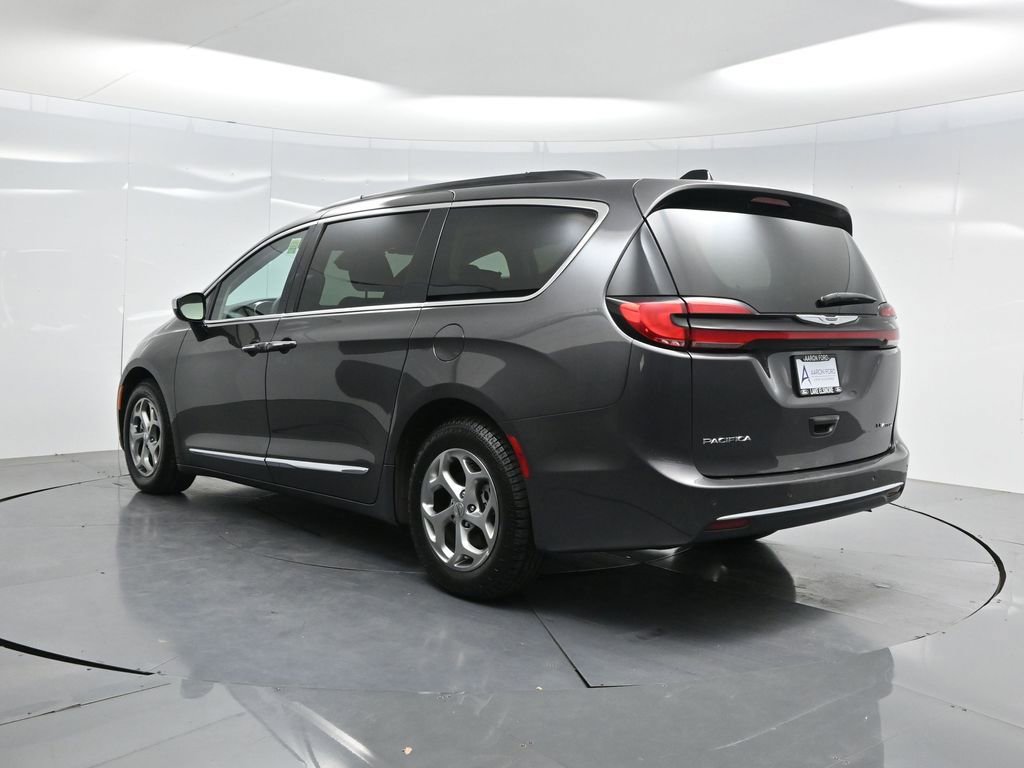 Used 2023 Chrysler Pacifica Limited image 6