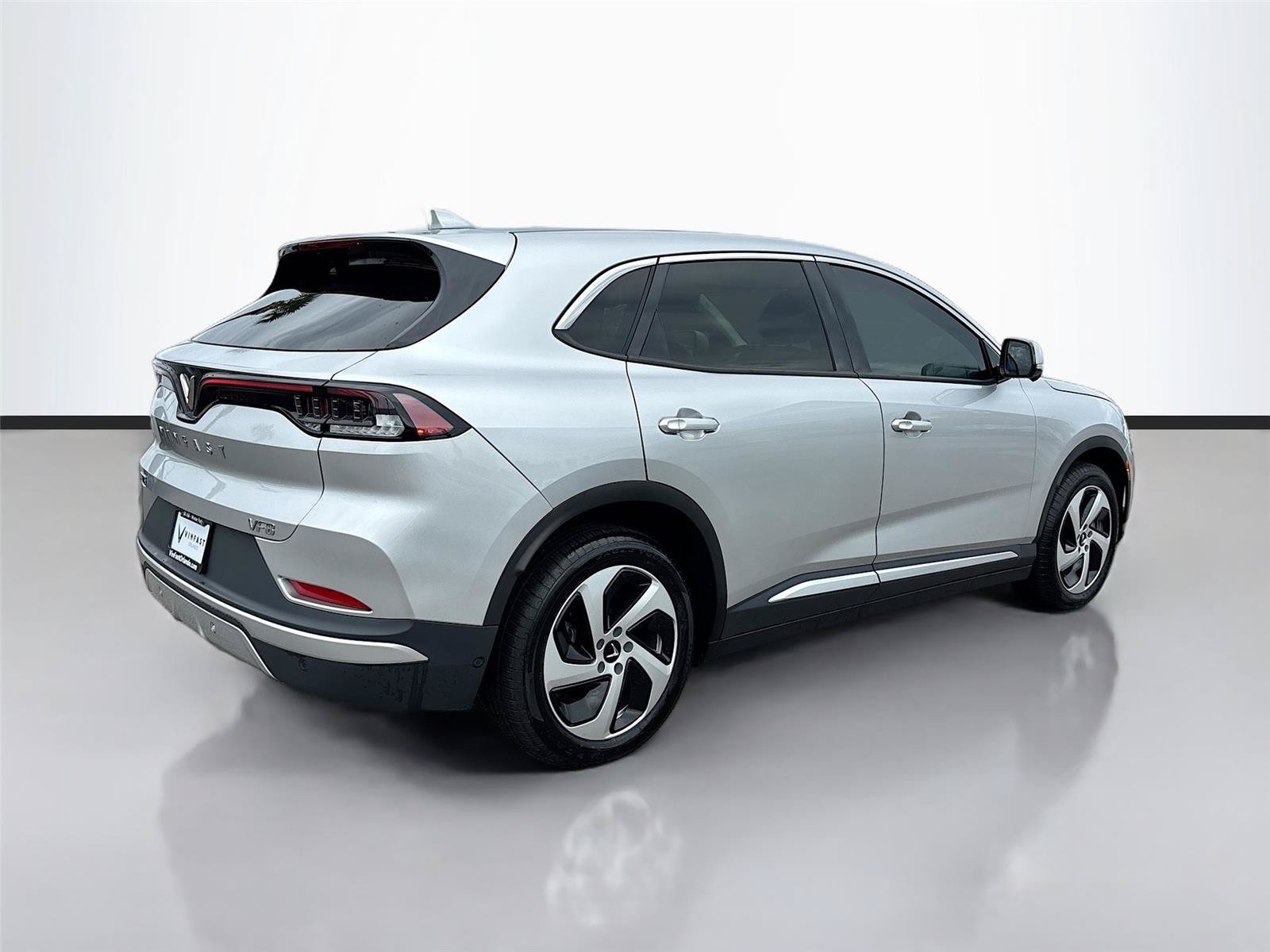 New 2025 VinFast VF 8 Eco AWD/4WD image 7