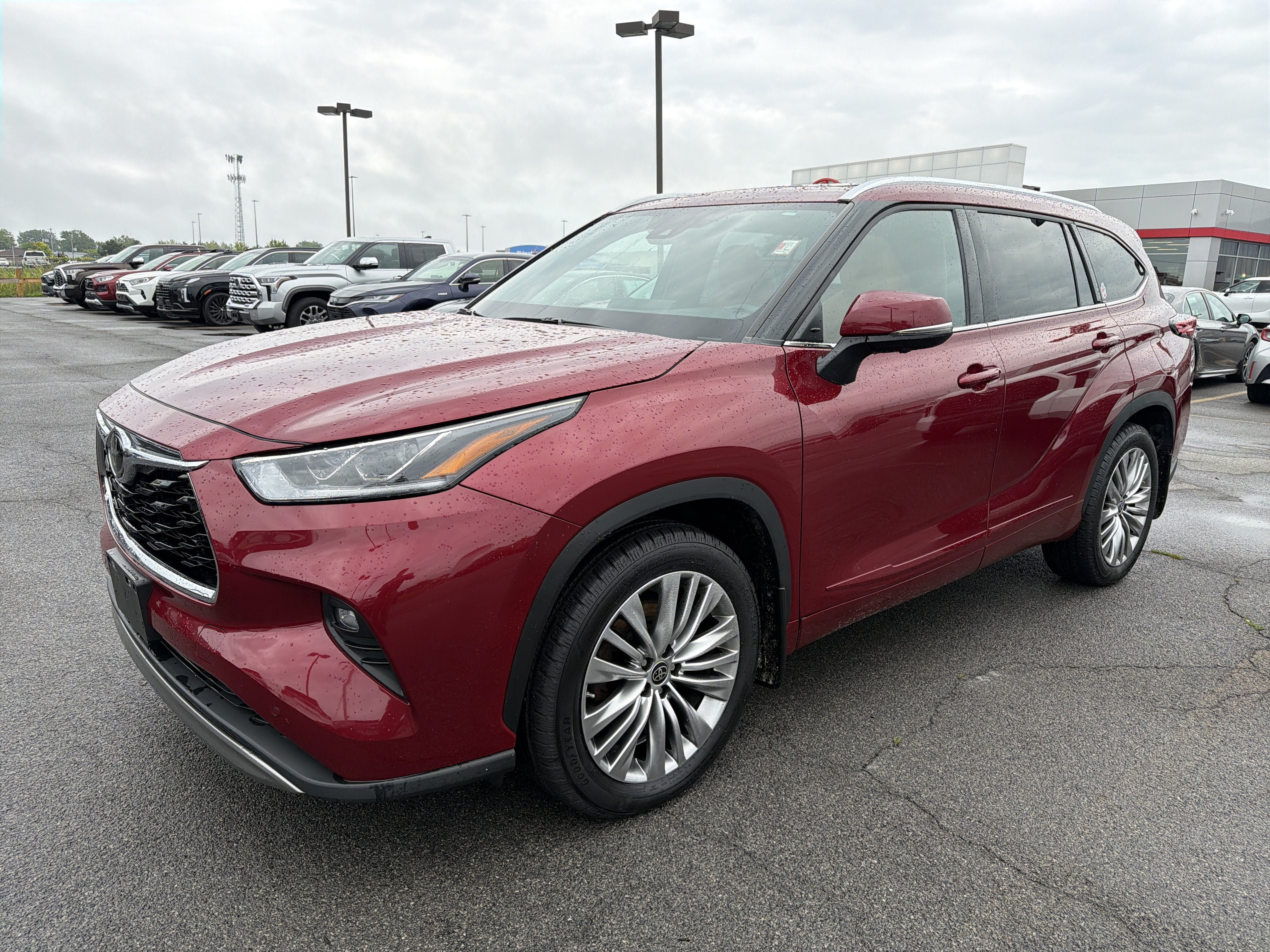 Used 2023 Toyota Highlander Platinum AWD/4WD image 4