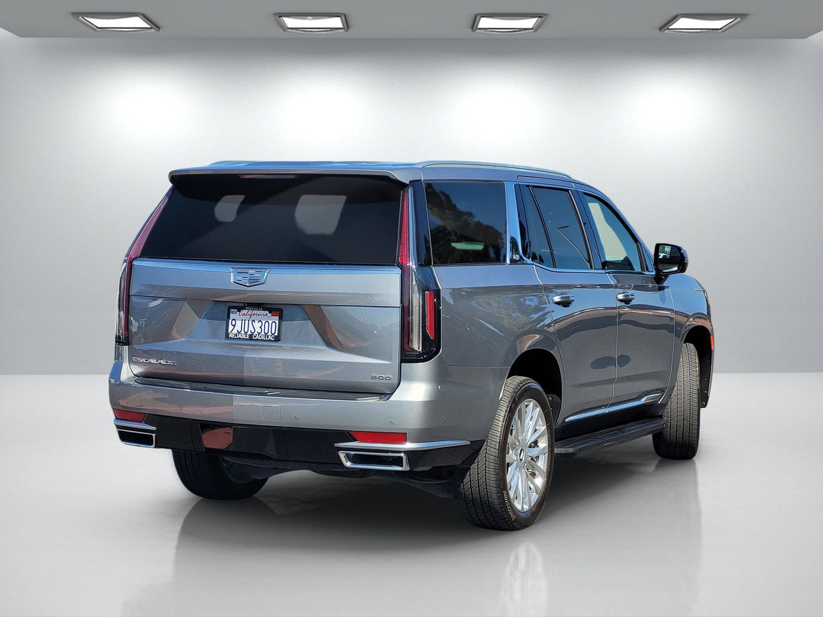 Used 2023 Cadillac Escalade Premium Luxury AWD/4WD image 4