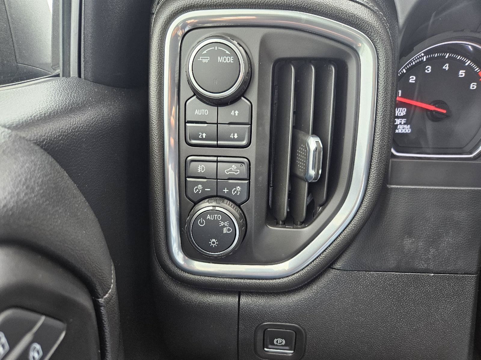 Used 2021 Chevrolet Silverado 1500 LT Trail Boss w/ Convenience Package II AWD/4WD image 32
