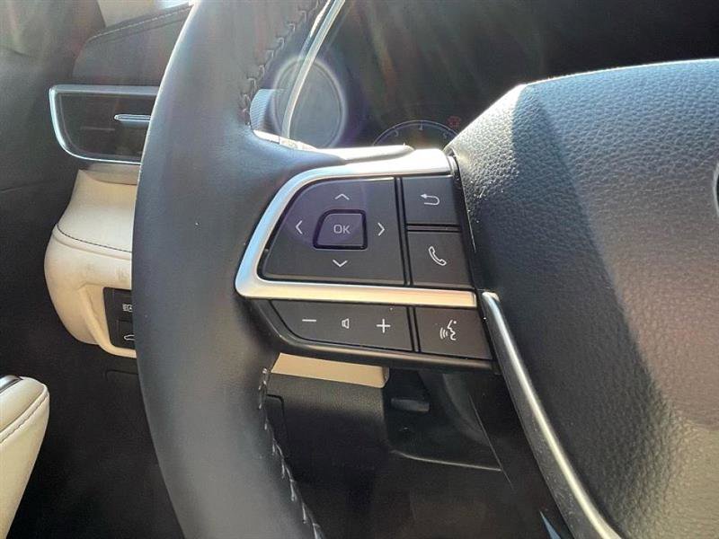 Used 2024 Toyota Highlander LE image 34