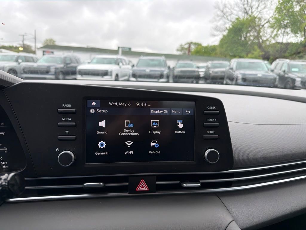 Certified 2023 Hyundai Elantra SE FWD image 20