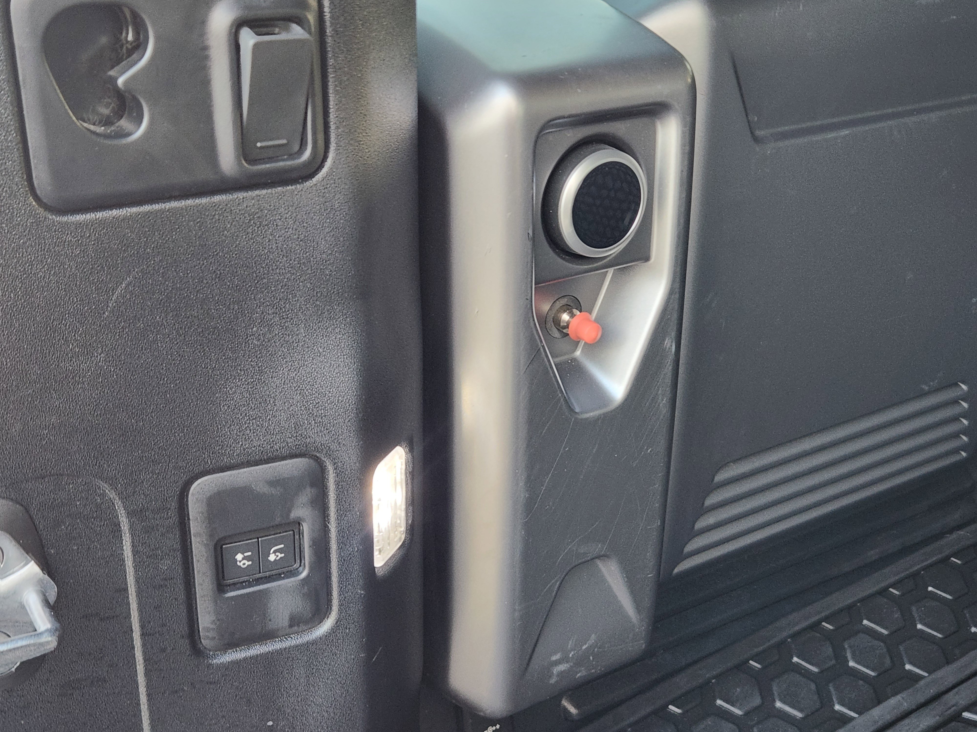 Certified 2023 Land Rover Defender 110 Carpathian Edition image 37