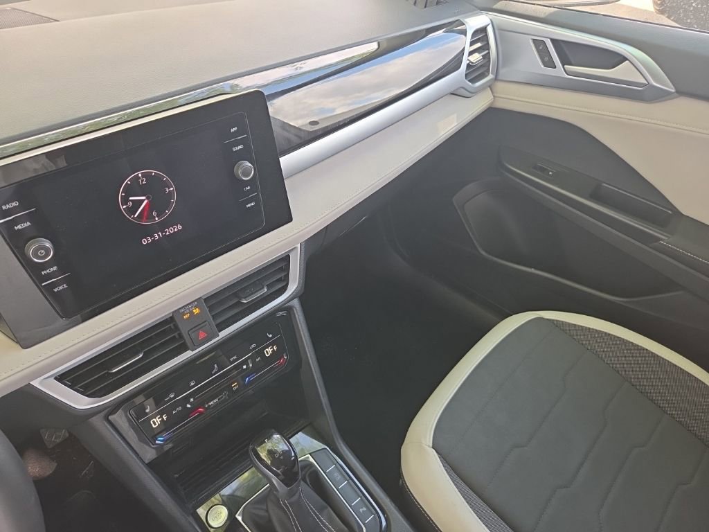 Used 2025 Volkswagen Taos SE image 3