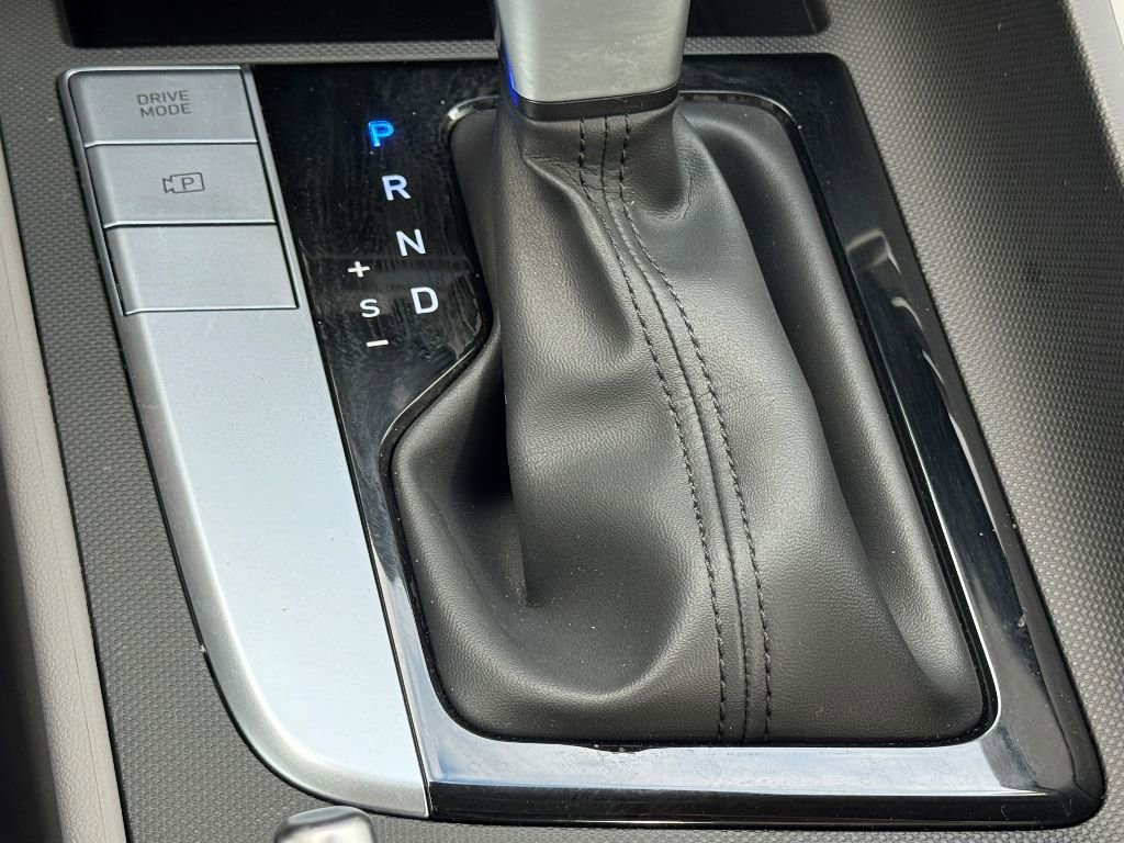 Used 2025 Hyundai Elantra SE image 17