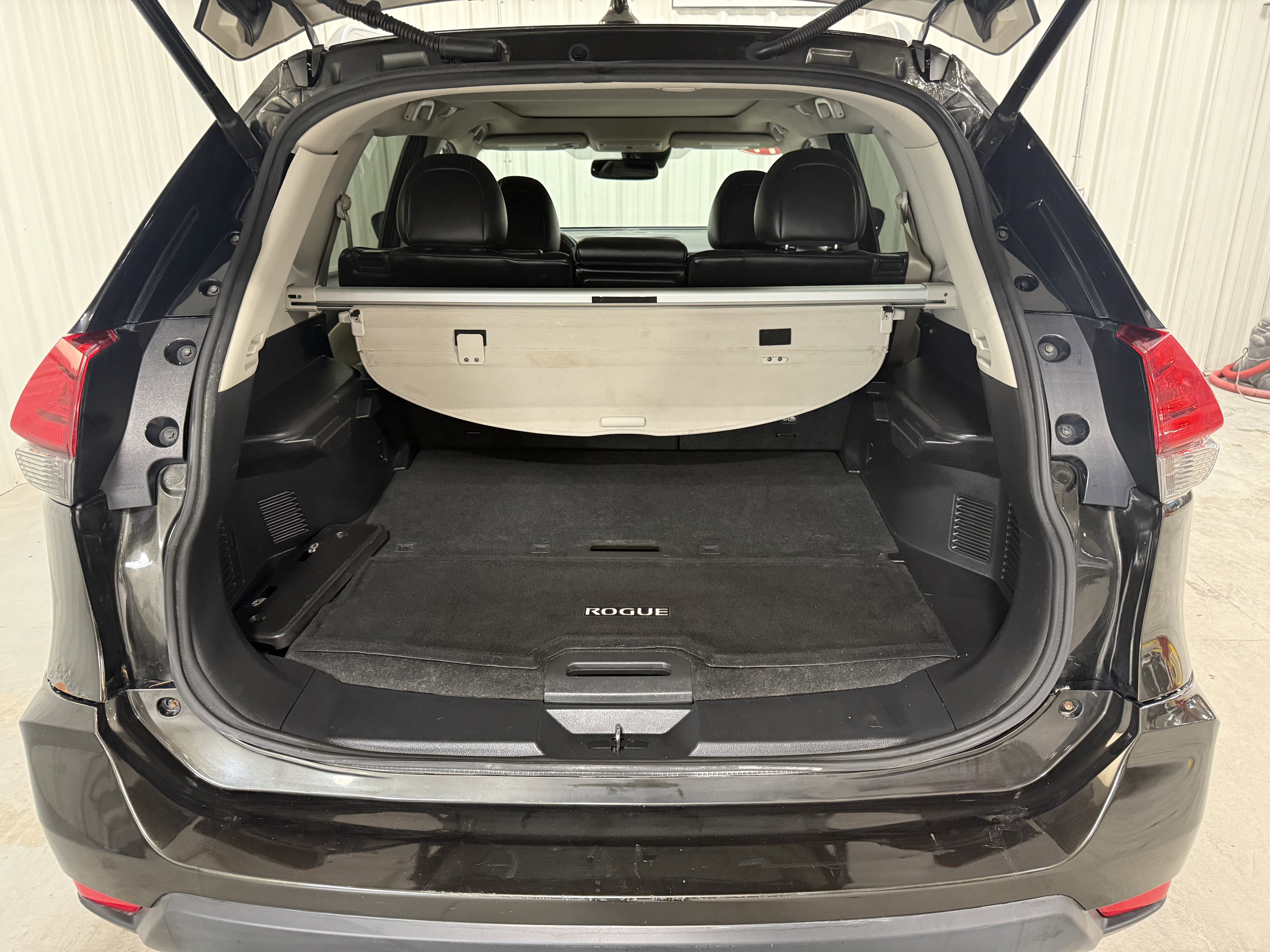 Used 2017 Nissan Rogue SL w/ SL Premium Package image 5