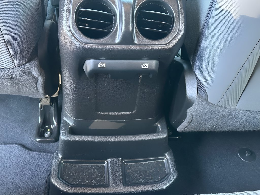 Used 2024 Jeep Wrangler Unlimited w/ Convenience Group AWD/4WD image 25