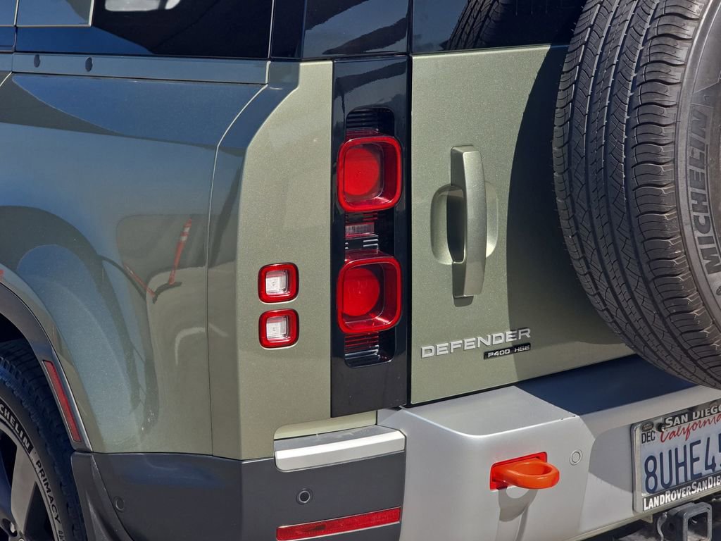 Certified 2020 Land Rover Defender 110 HSE AWD/4WD image 38