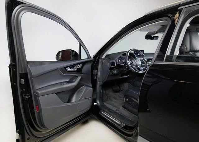 Used 2018 Audi Q7 3.0T Premium Plus w/ Premium Plus Package image 29