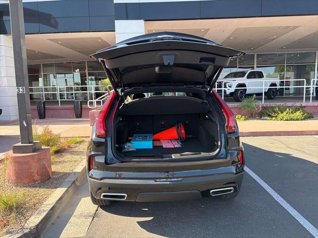 Used 2025 Cadillac XT4 Premium Luxury FWD image 3