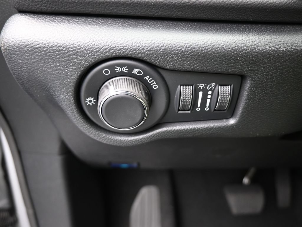 New 2026 Chrysler Voyager LX FWD image 24
