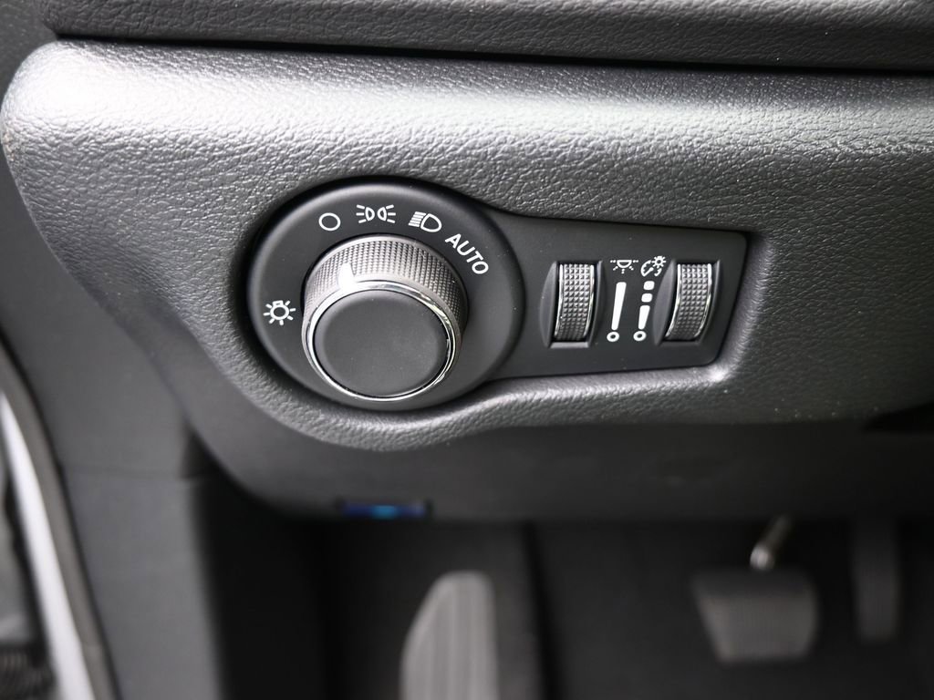 New 2026 Chrysler Voyager LX image 24