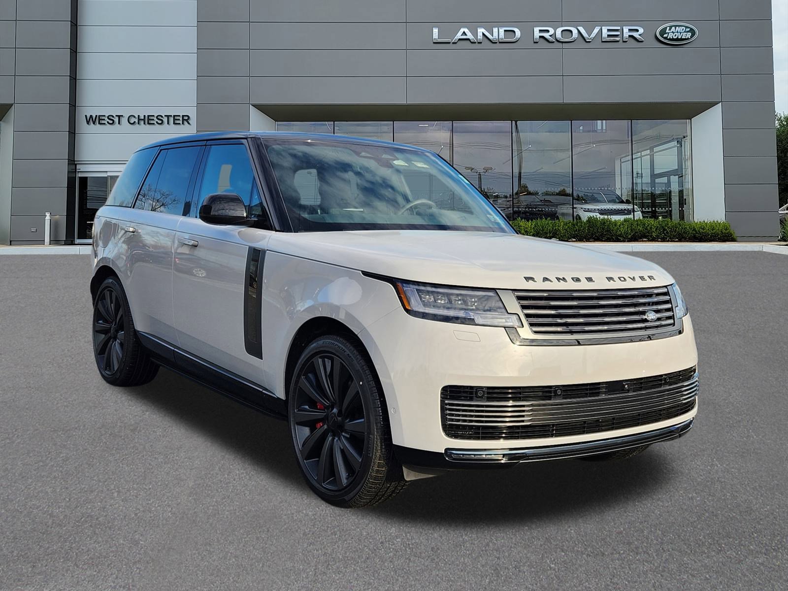 New 2026 Land Rover Range Rover SV image 2