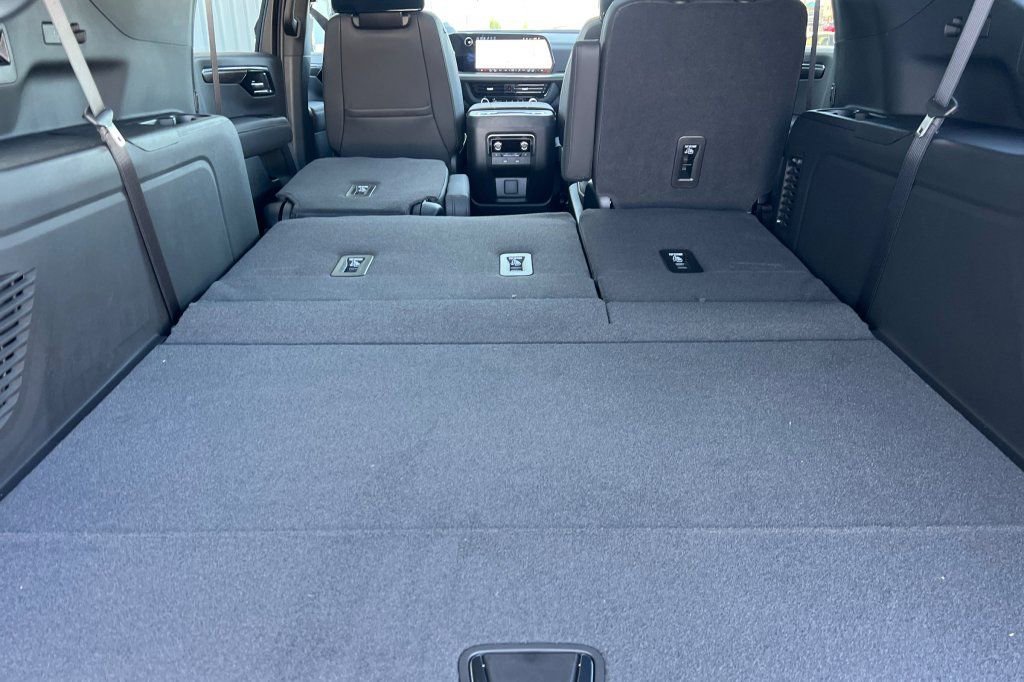 New 2026 Chevrolet Suburban Premier AWD/4WD image 14