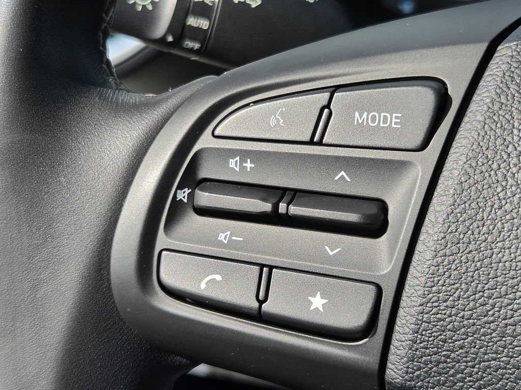 Used 2026 Hyundai Venue SEL FWD image 23