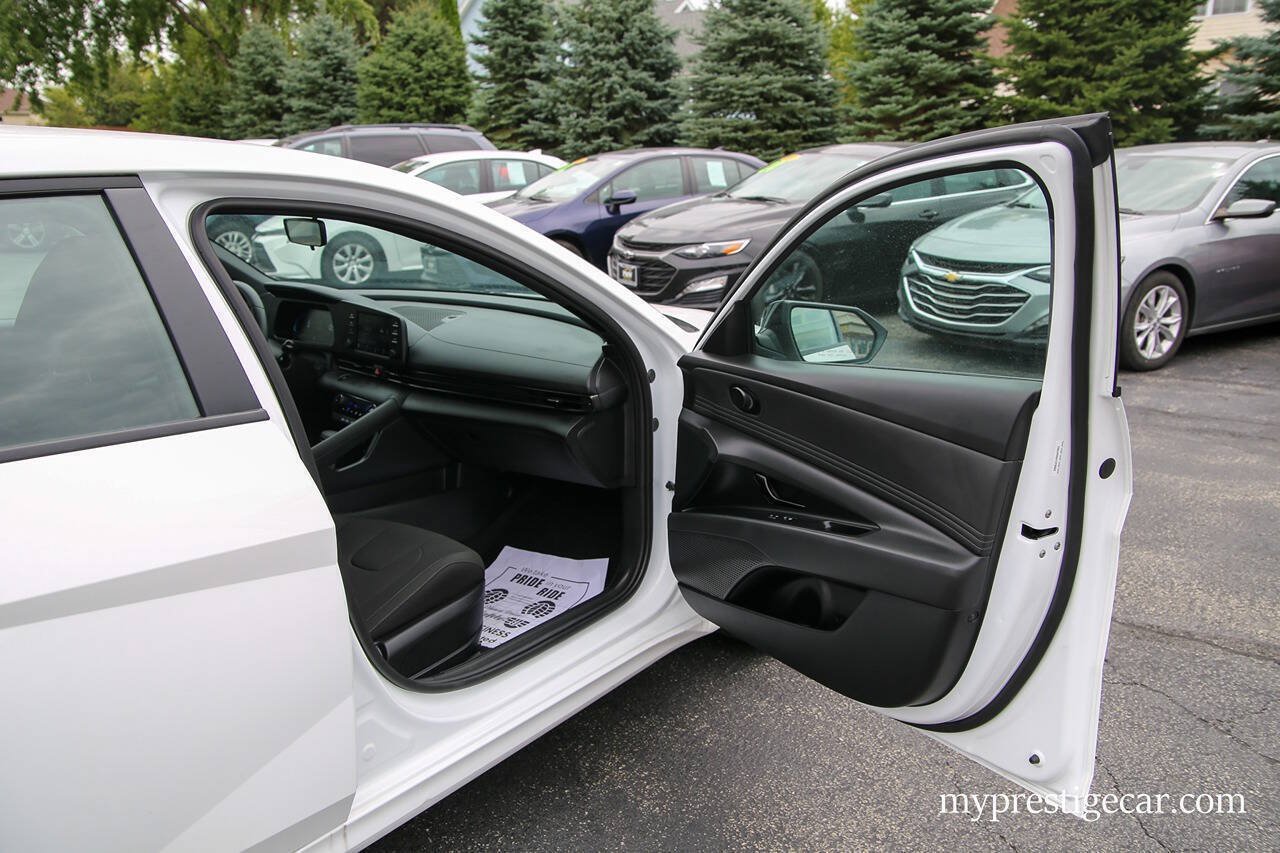 Used 2026 Hyundai Elantra Sport FWD image 14