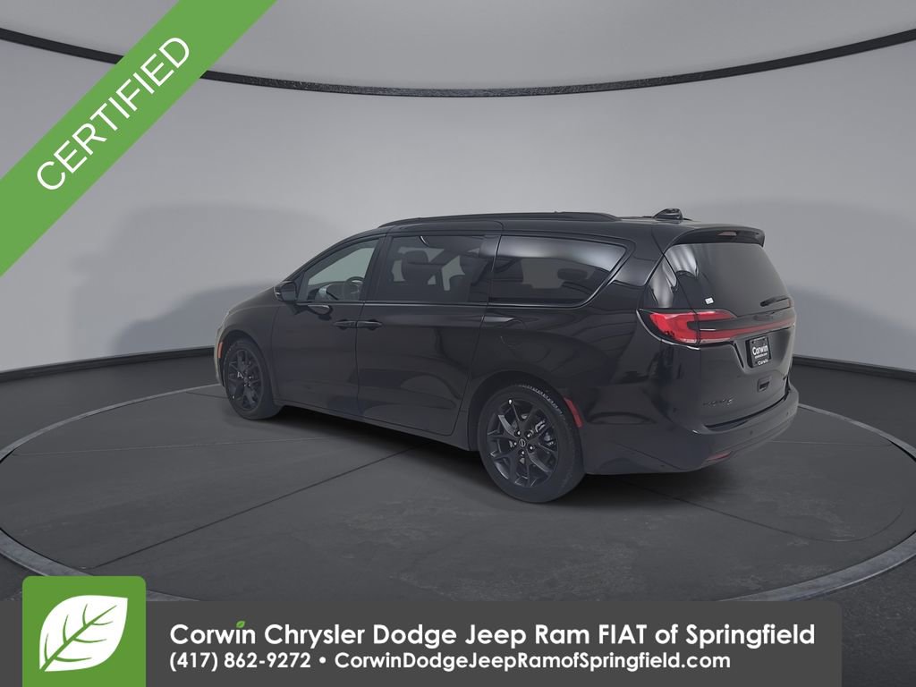 Certified 2025 Chrysler Pacifica Limited image 12