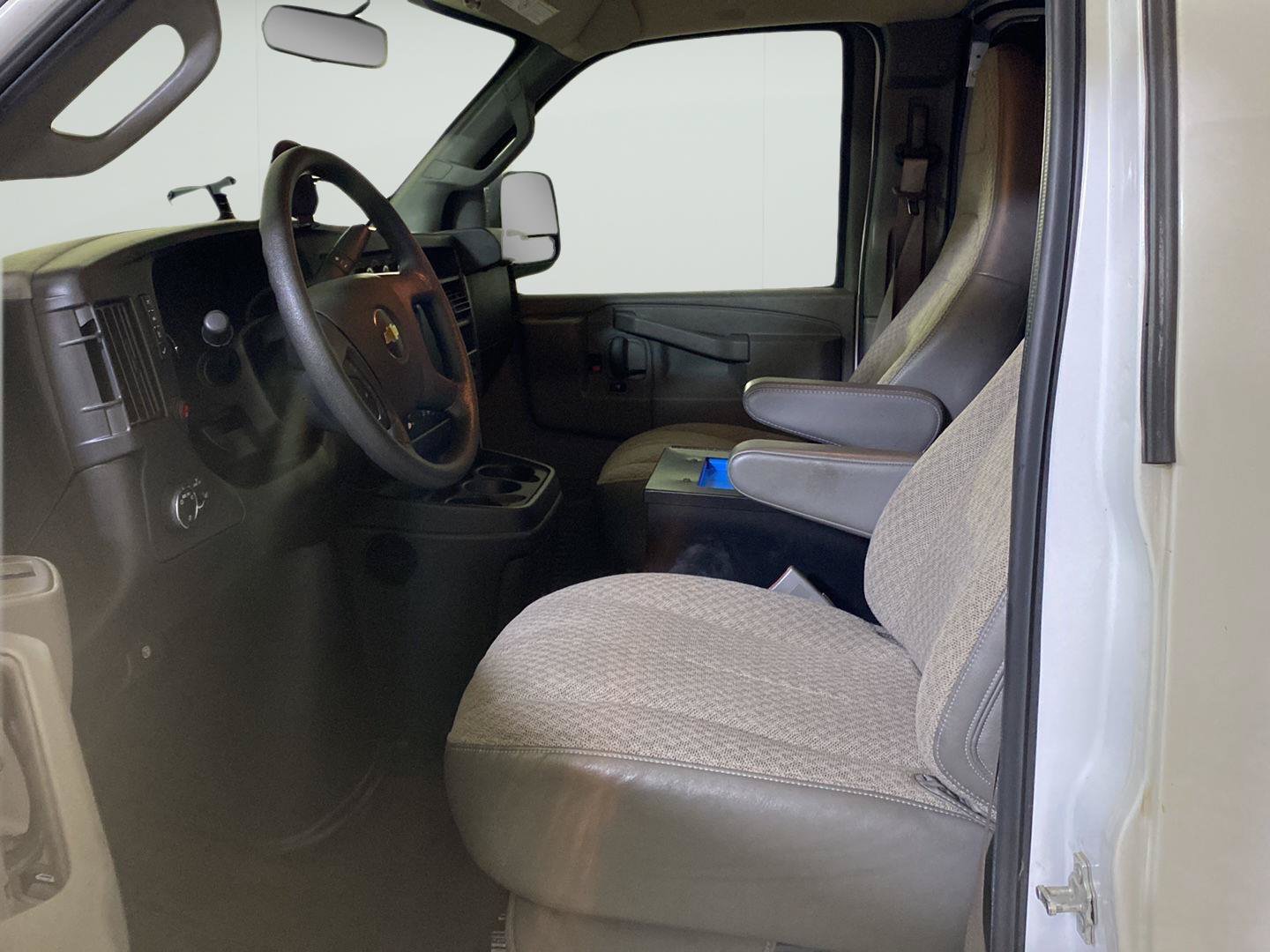 Used 2018 Chevrolet Express 2500 w/ Driver Convenience Package RWD image 8