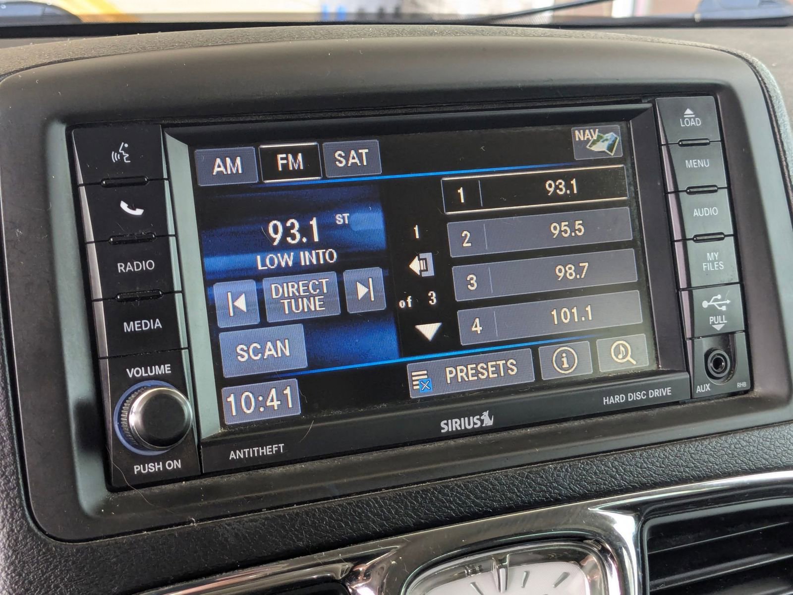 Used 2014 Chrysler Town & Country Touring-L w/ Driver Convenience Group FWD image 18