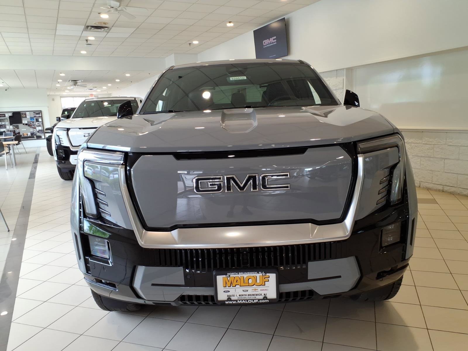 Used 2025 GMC Sierra EV Denali AWD/4WD image 2