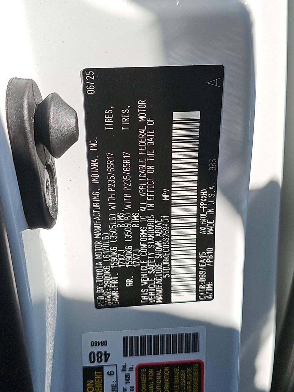Used 2025 Toyota Sienna XLE w/ XLE Plus Package FWD image 32