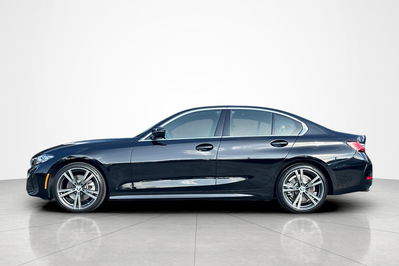 Used 2024 BMW 330i Sedan w/ Convenience Package RWD image 2