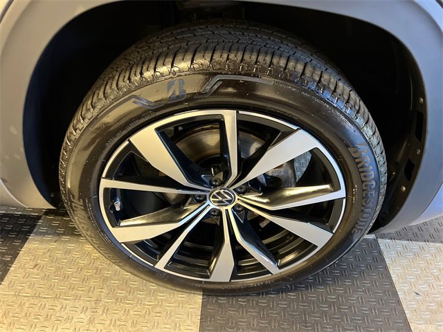 Certified 2025 Volkswagen Atlas Cross Sport SEL Premium R-Line image 10