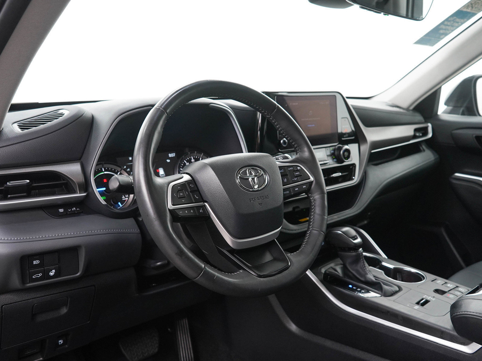 Used 2025 Toyota Highlander XLE AWD/4WD image 28